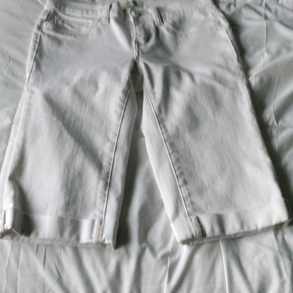 ✨Henry & Belle woman size 26 White jeans